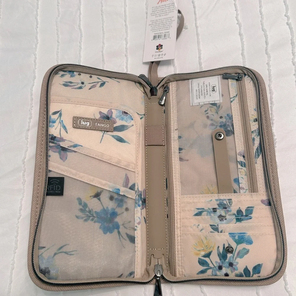 NWT Lug Tango SE Travel Wallet - Matte Luxe VL - Sand Taupe - Picture 2 of 4